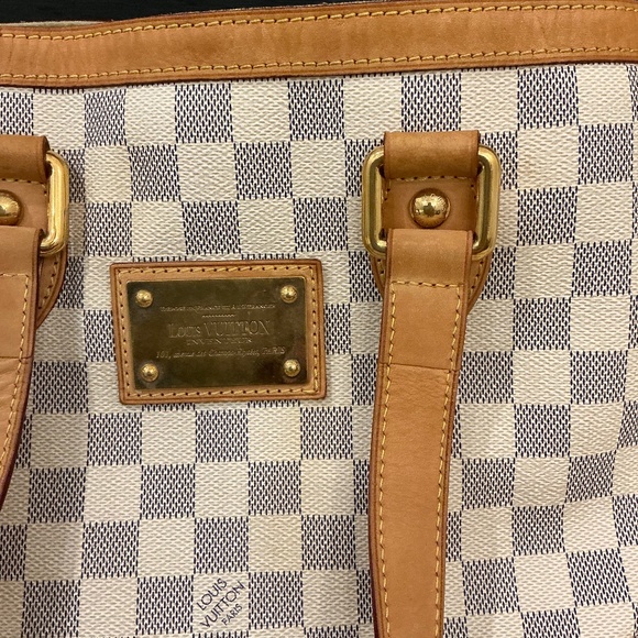 Louis Vuitton - Picture 3 of 7